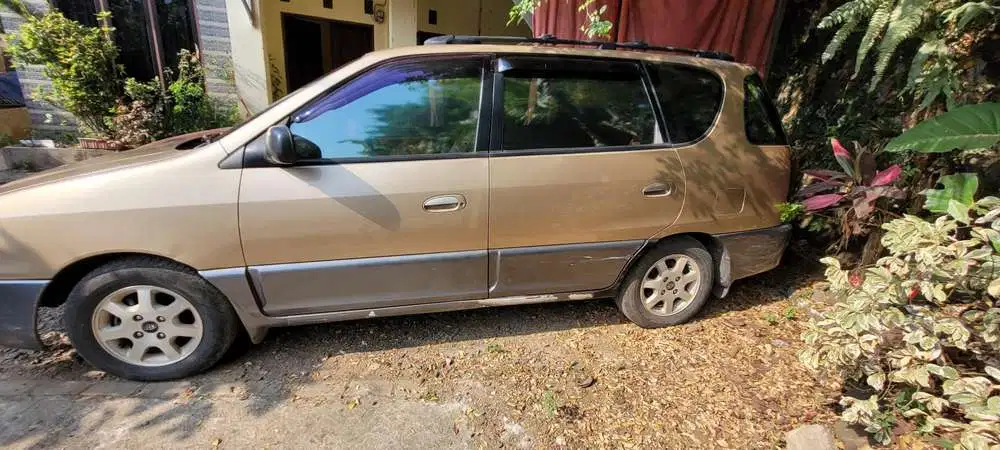 Kia Carens I 2001 Bensin