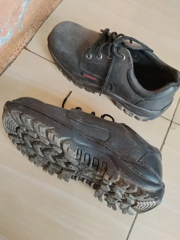 Sepatu safety cheetah 42