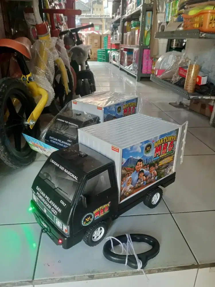 Mainan Anak Mobil MBG Baterai Musik Lampu