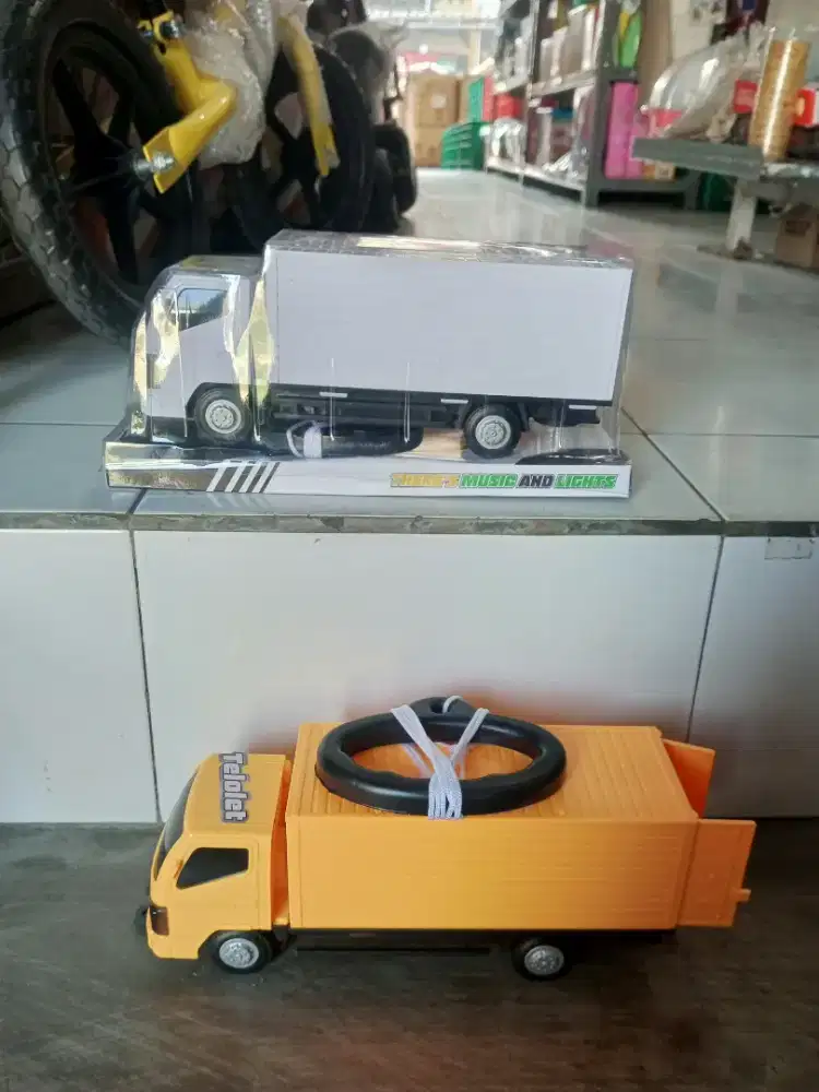 Mainan Anak Truk Box Mika Baterai