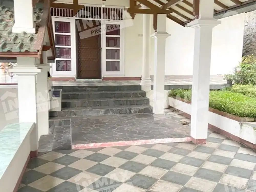 Rumah Villa Daerah Prigen Pasuruan, Ada Kolam Renang Cocok Untuk Usaha