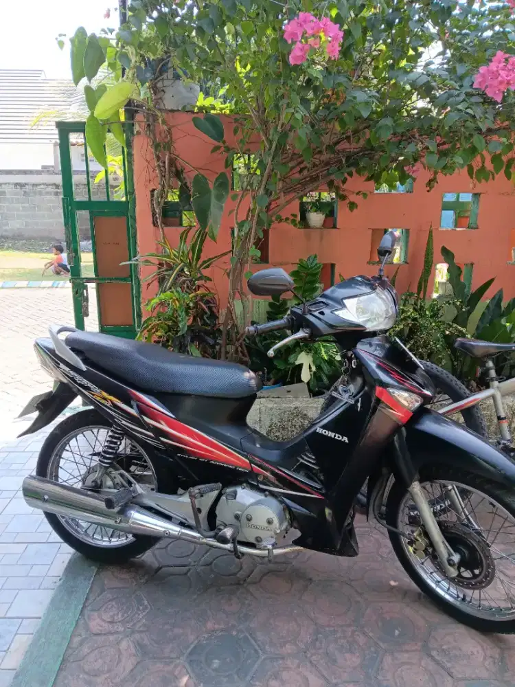 Dijual honda supra 2005