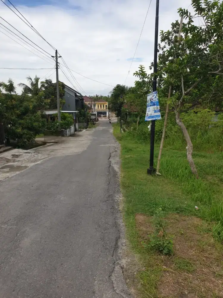 Tanah Pekarangan luas 2063 m². Perumahan. Homestay. Gudang. Rumah.