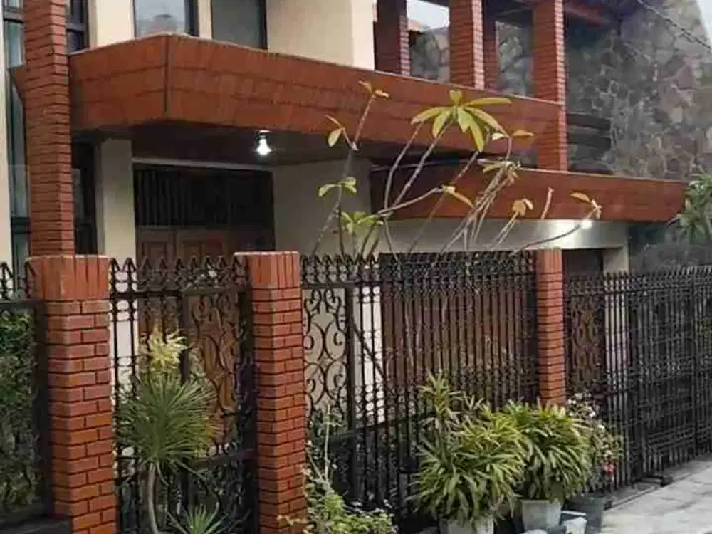 DIJUAL RUMAH GOMBEL PERMAI, NGESREP, BANYUMANIK, SEMARANG. DEKAT PAKUWON MALL, EXIT TOL JATINGALEH & EXIT TOL BANYUMANIK/ TEMBALANG