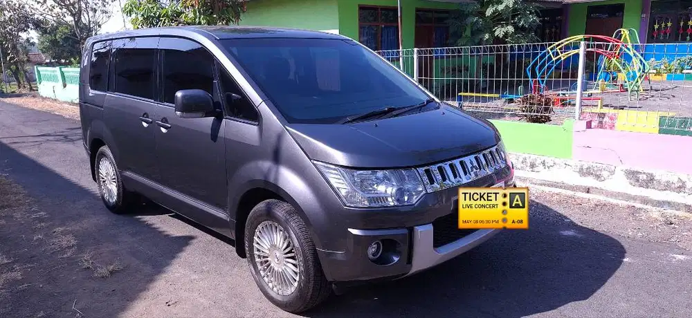 Mitshubisi Delica