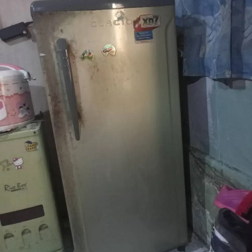 Jual kulkas bekas kondisi msih layak pakai dan sangat dingin. Hrg 700