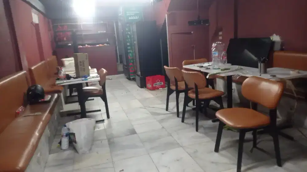sofa set.1 sofa dengan 3 stopkontak ,meja,3 kursi