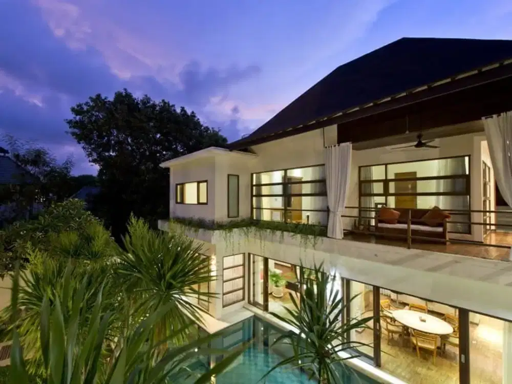 PRESTIGIOUS 5-BEDROOM LUXURY VILLA — WALKING DISTANCE TO MERTASARI BEACH, SANUR
