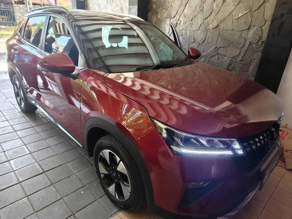 Wuling ALVEZ  EX (tipe tertinggi ) 2025. warna Merah, kondisi apik.