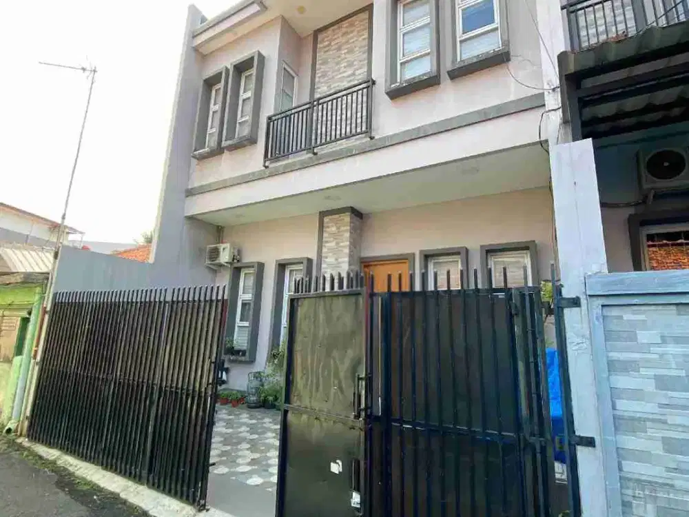 Rumah Cantik dekat Stasiun dan pintu Tol di Tebet Jakarta Selatan