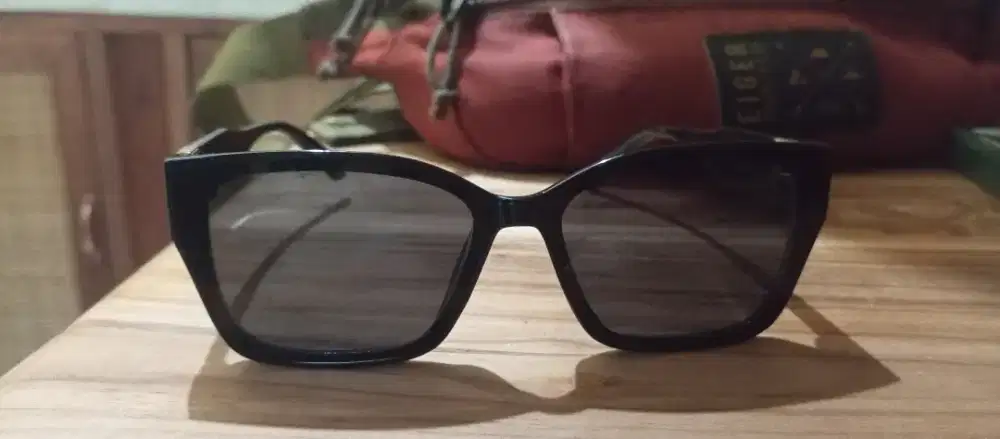 Kaca mata hitam FENDI Original