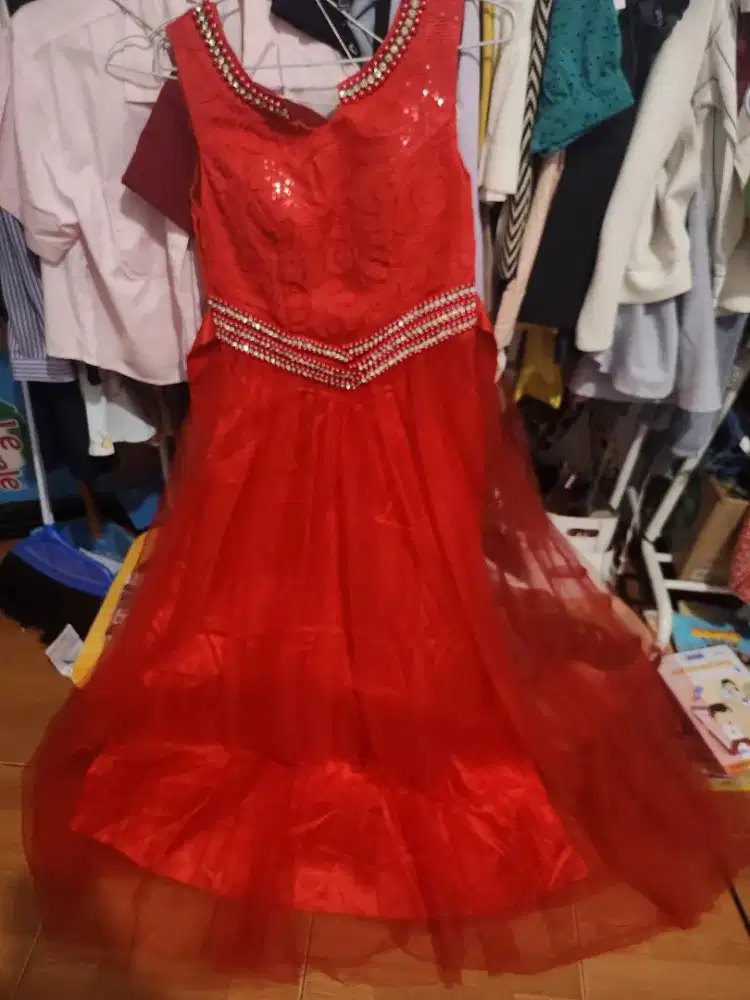JUAL : Dress pesta merah mewah, 98% Baru (belum pernah dipakai)