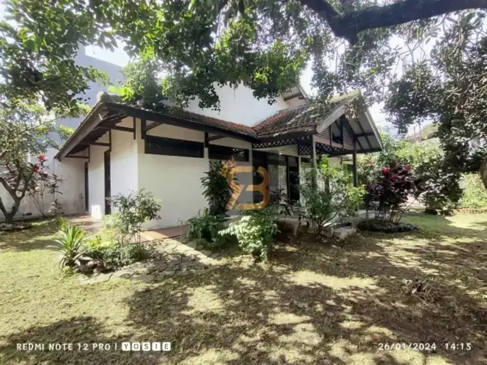 Rumah Hook dengan Halaman Luas di Turangga Lengkong Buahbatu Bandung