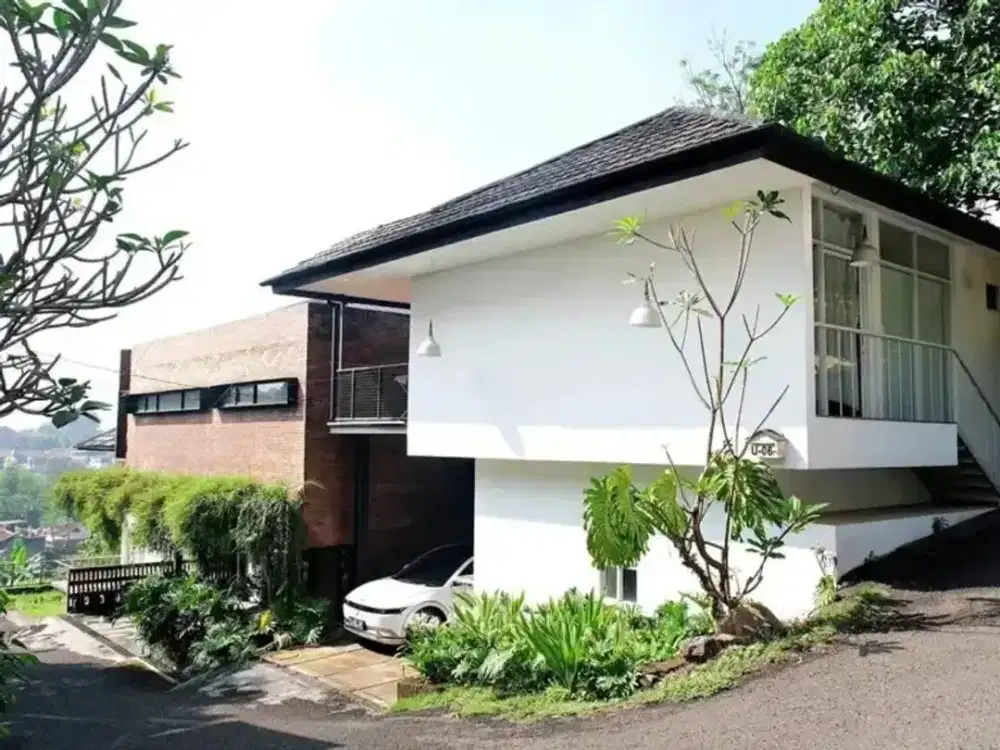 Rumah Villa Modern di Cikutra Dkt Kampus Widyatama Akses Mudah Harga Nego