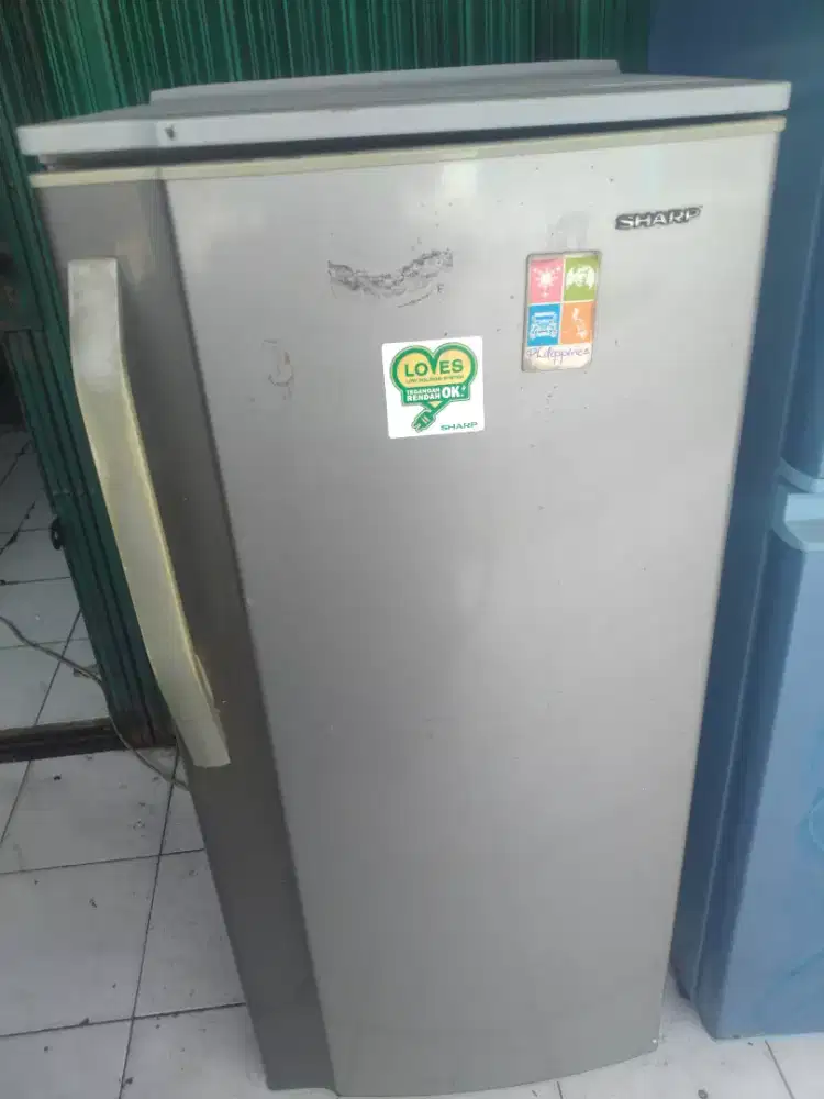 Kulkas 1 pintu Sharp , Normal, Cepet buat es batunya.