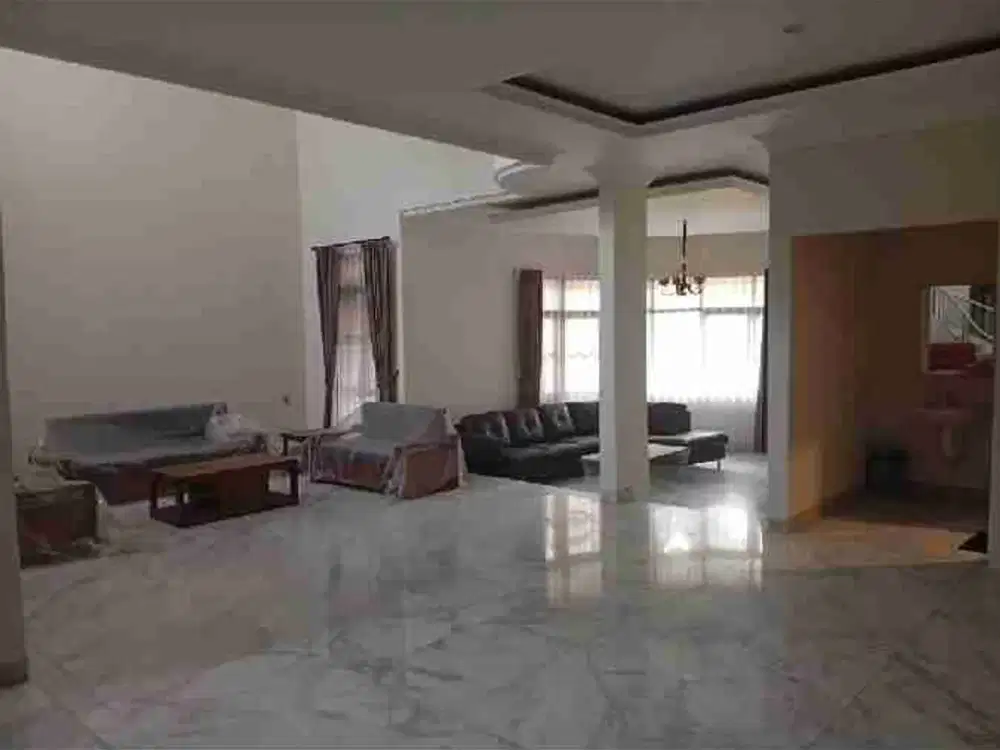 RUMAH MEWAH LANGKA DI JALAN UTAMA (BOULEVARD) GREEN GARDEN - JAKARTA BARAT