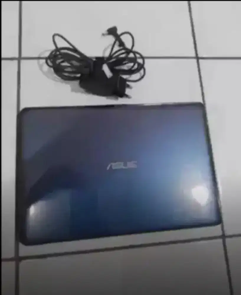 Dijual Laptop ASUS core i3 konfisi normal ga kepake