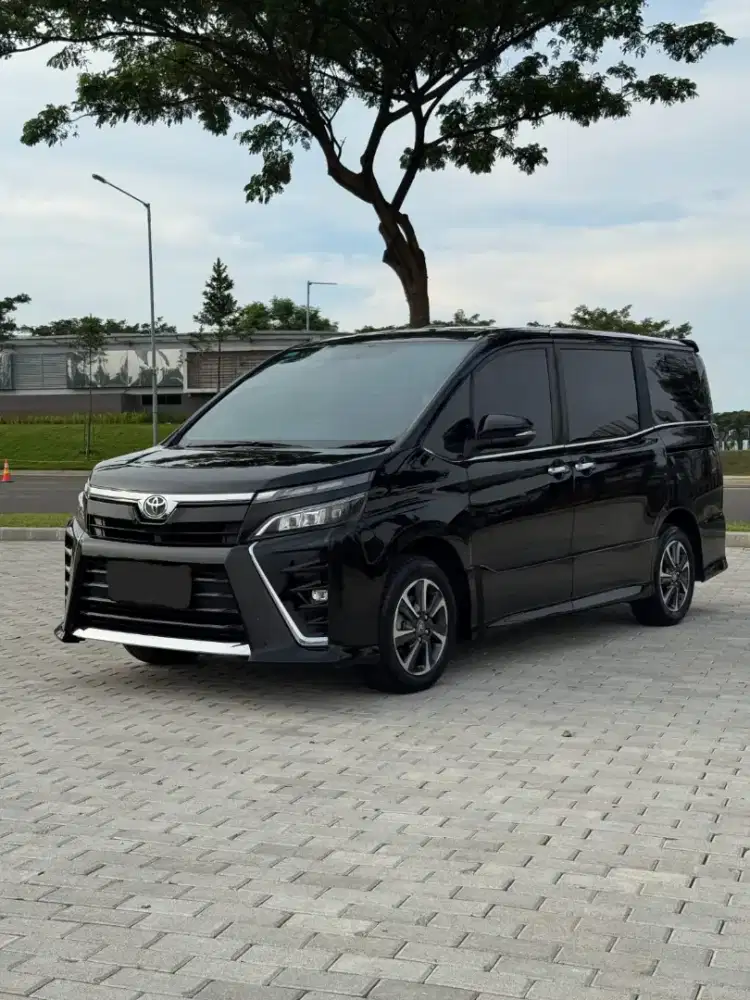 ANTIK Seperti Baru!! Toyota Voxy 2018 Bensin
