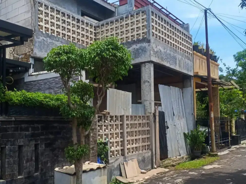 Ark@JUAL RUMAH MURAH 2 ½ LANTAI  DENGAN KONDISI (70%) APA ADANYA  SUMMARECON DI RIUNG  BANDUNG