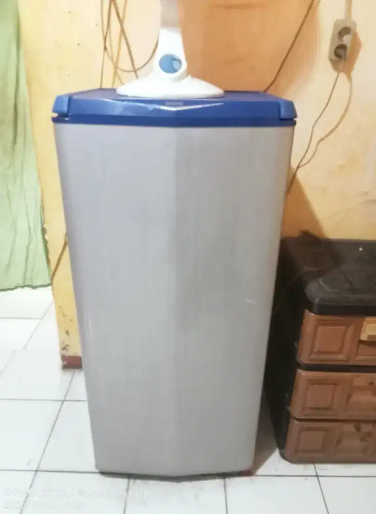 Kulkas merk SANYO