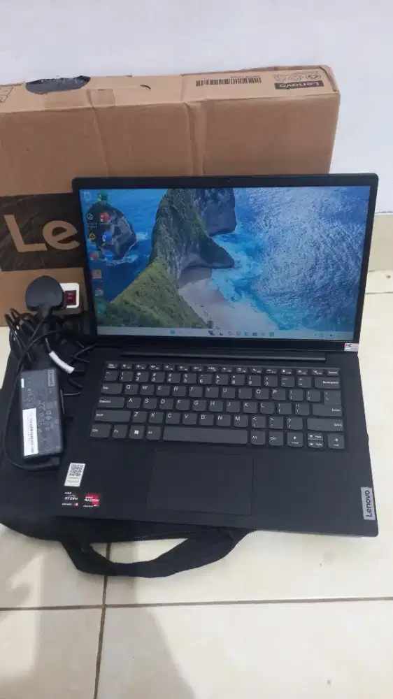 Laptop lenovo ryzen 3 8/256