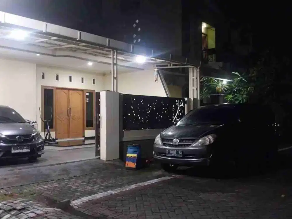 Jual Rumah di dekat UNDIP Jl. Berlian Raya Mangunharjo Tanah Luas Lokasi Strategis Bangunan Kokoh