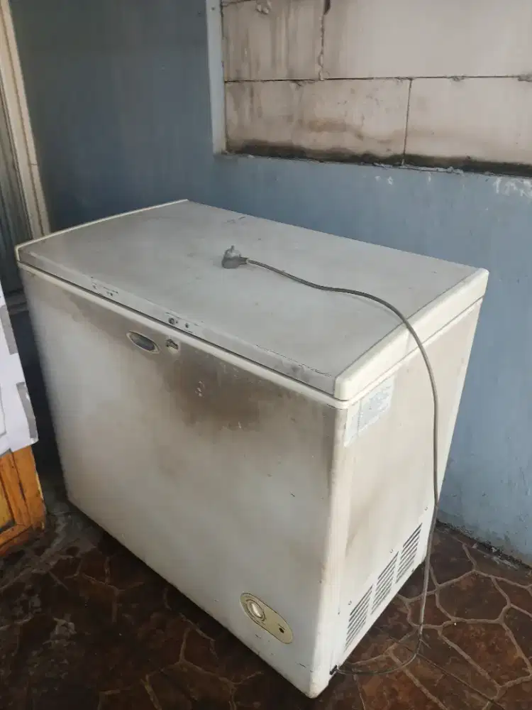 Frezer ukuran 200lt frigegate