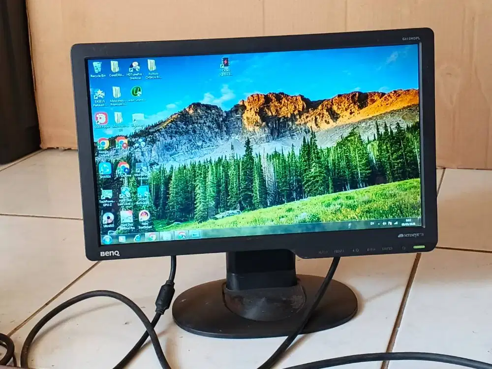 monitor led 16 inc merk BenQ normal gambar bagus