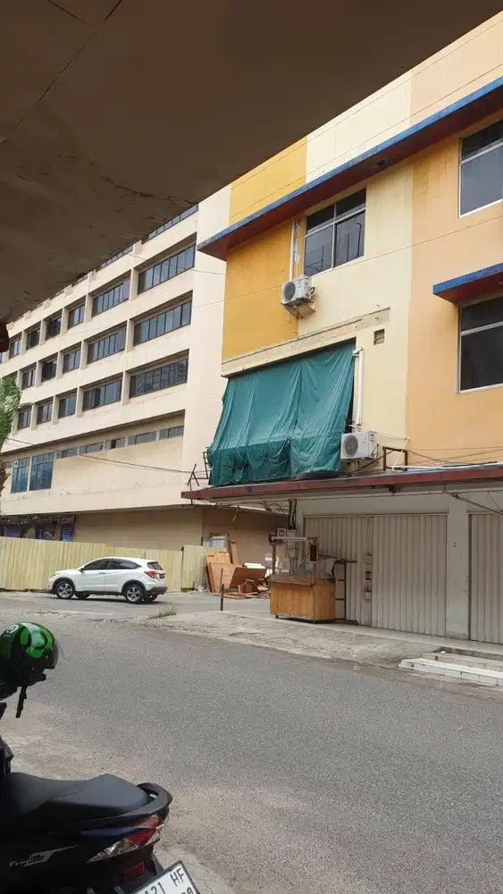 Ruko Dijual Posisi Hook 2 Unit Gandeng 3.5 Lantai Kampung Bule Nagoya