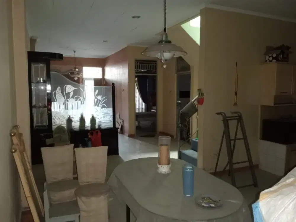 Rumah 2 lantai semi furnish siap huni lokasi Aman di Kopyor Timur Kelapa Gading
