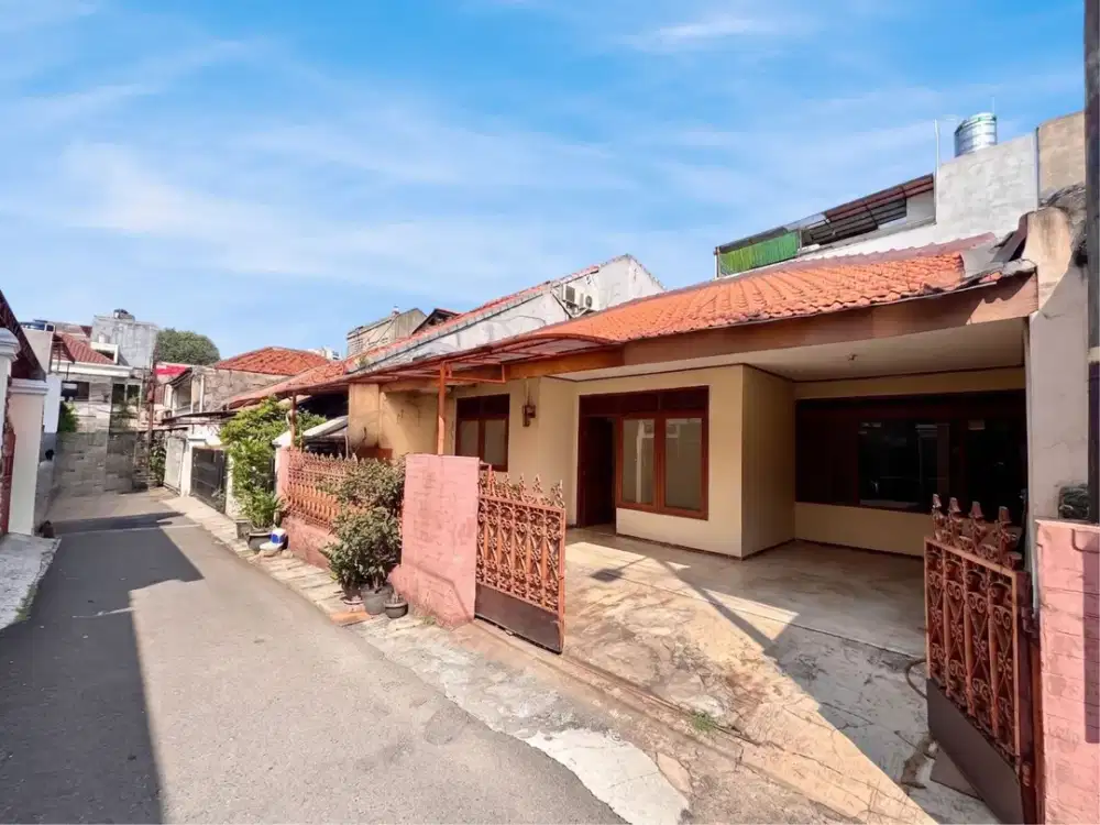CUMA 3 M - AN !!! RUMAH HITUNG TANAH DI TEBET, AKSES JALAN 1 MOBIL !