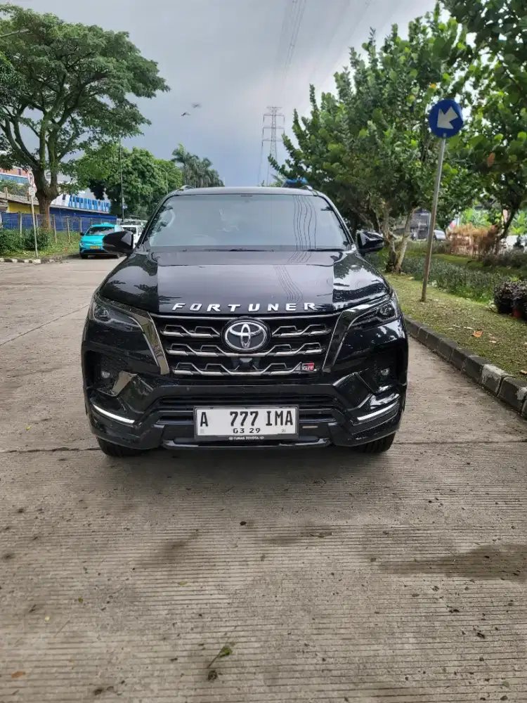 DI JUAL CEPAT TOYOTA FORTUNER GR SPORT MATIC DIESEL TAHUN 2024 HITAM