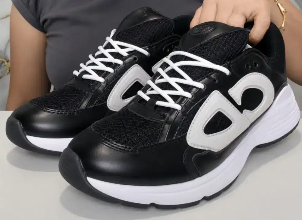 SEPATU MODEL KEREN DAN MEWAH CHRISTIAN DIOR CD SNEAKER HITAM SIZE 41
