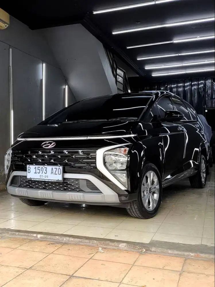 Hyundai Stargazer Essential AT 2025 Hitam Metalik Tangan Ke-1 KM Low