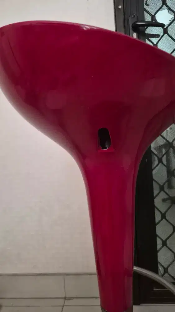 Kursi bar merah