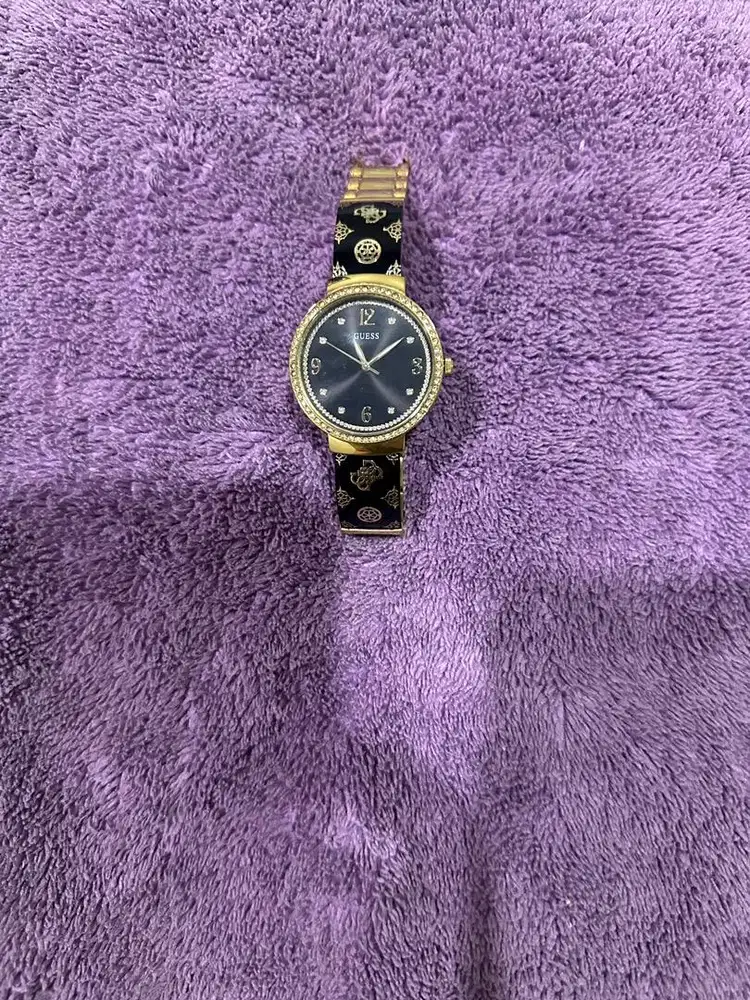 Jam tangan merk guees