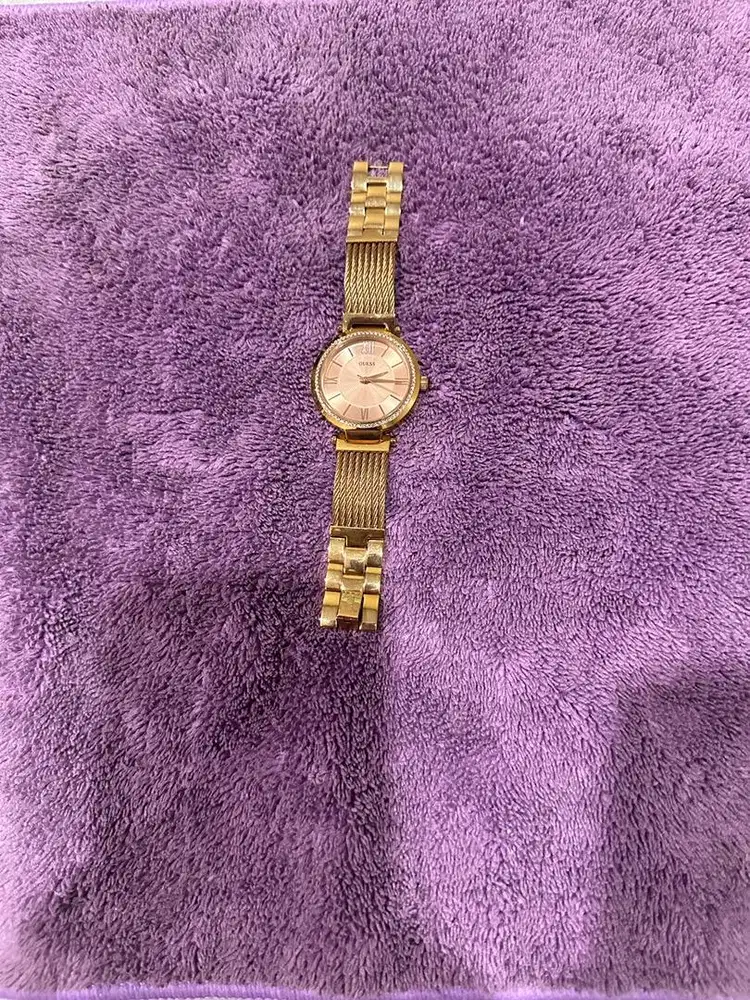 Jam tangan merk guees