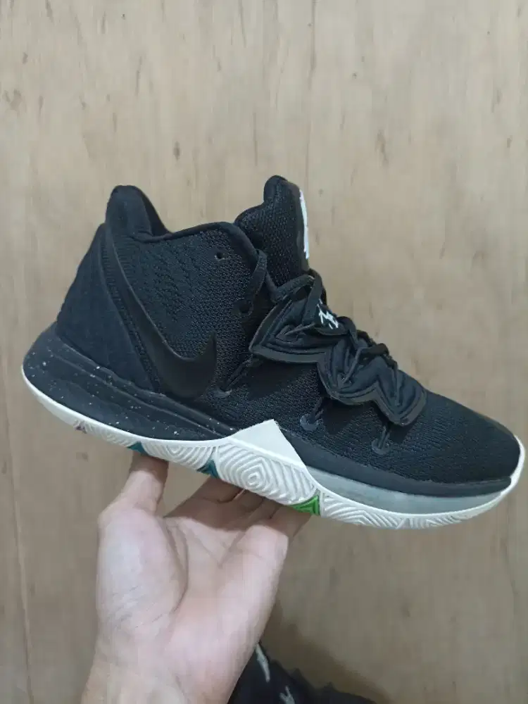 SEPATU NIKE KYRIE 5 BLACK SIZE 41