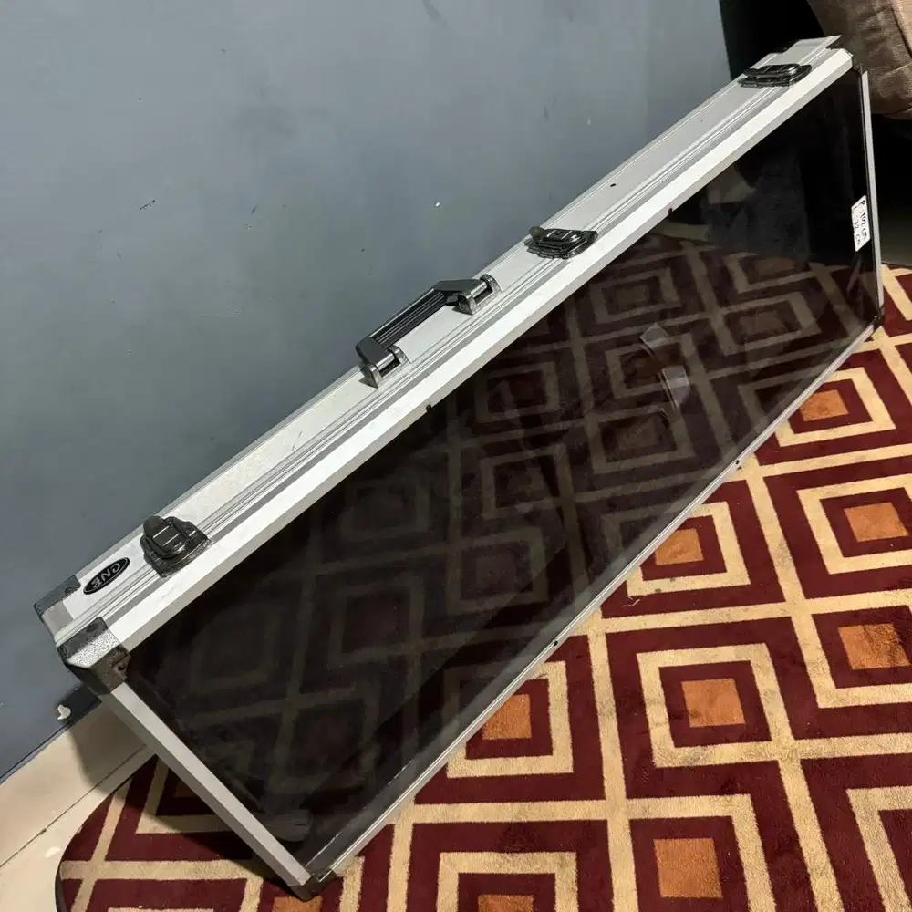 CNB ShowCase Hardcase Gitar Elektrik