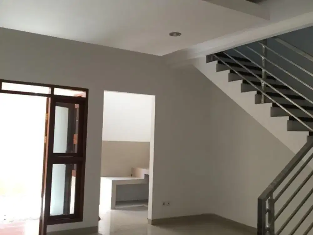 Dijual rumah 2 lantai di sayap Buah Batu