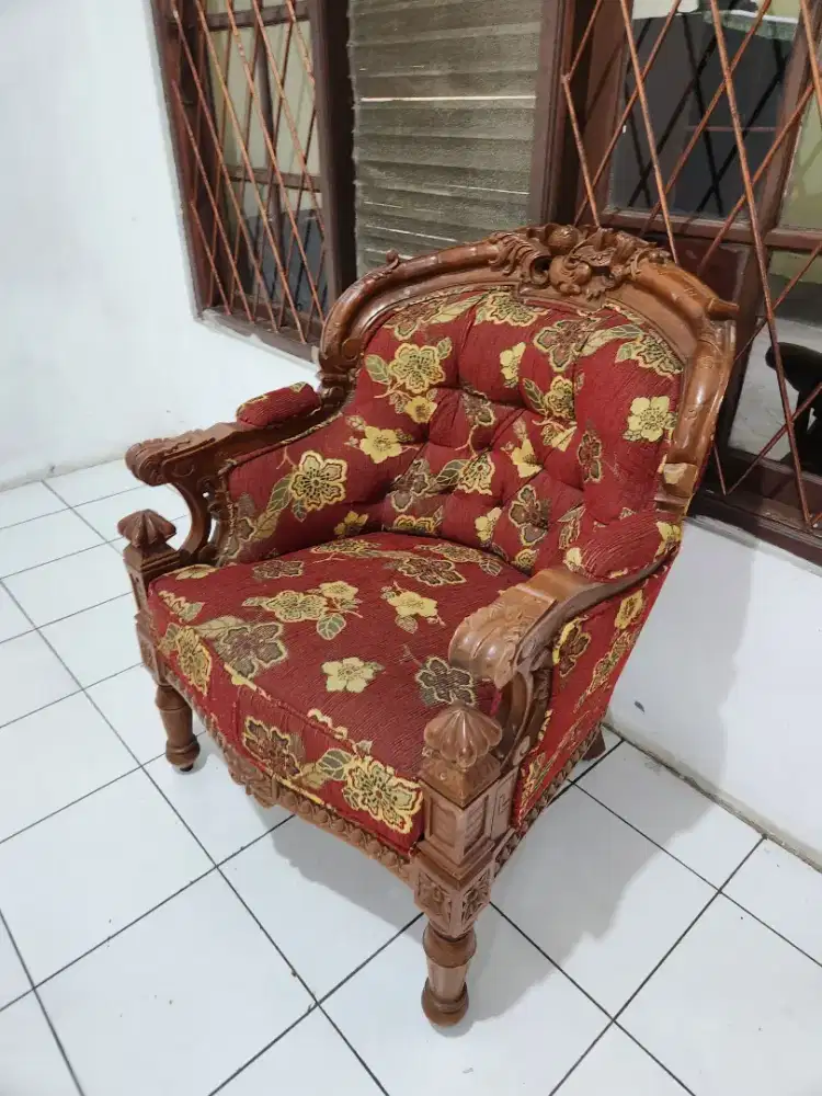 One Set Kursi Jati Antik Motif Ukir Bunga