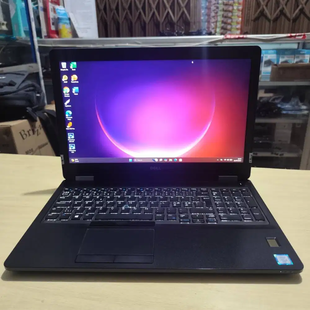 Laptop Dell Latitude E5570 Intel Core i5 8/256 SSD Backlight