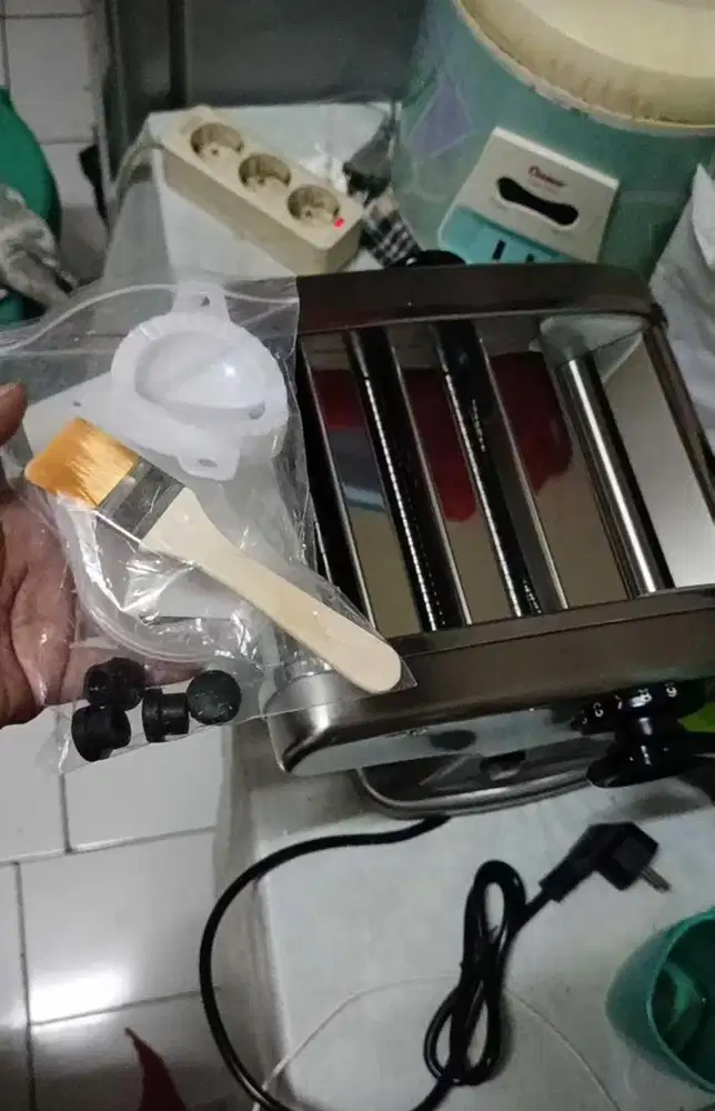 Mesin pembuat mie, sistik, dll