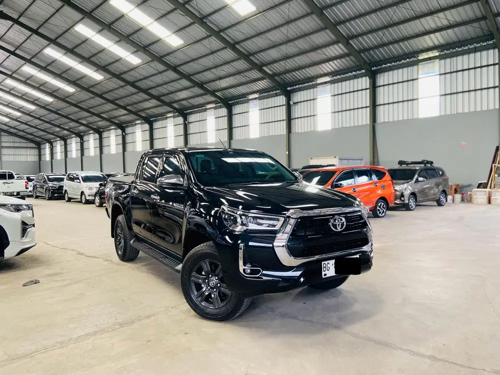 [11RB KM LIKE NEW] HILUX 2.4 V DC 4X4 2023 / 2024 AT Matic