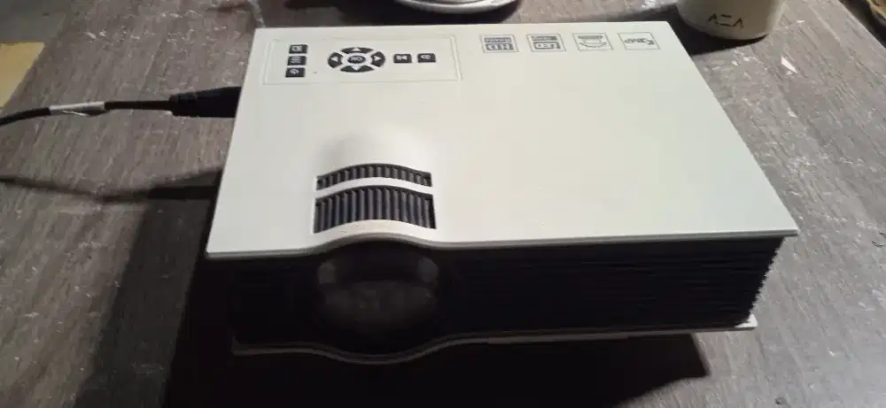 LCD PROYEKTOR BAGUS