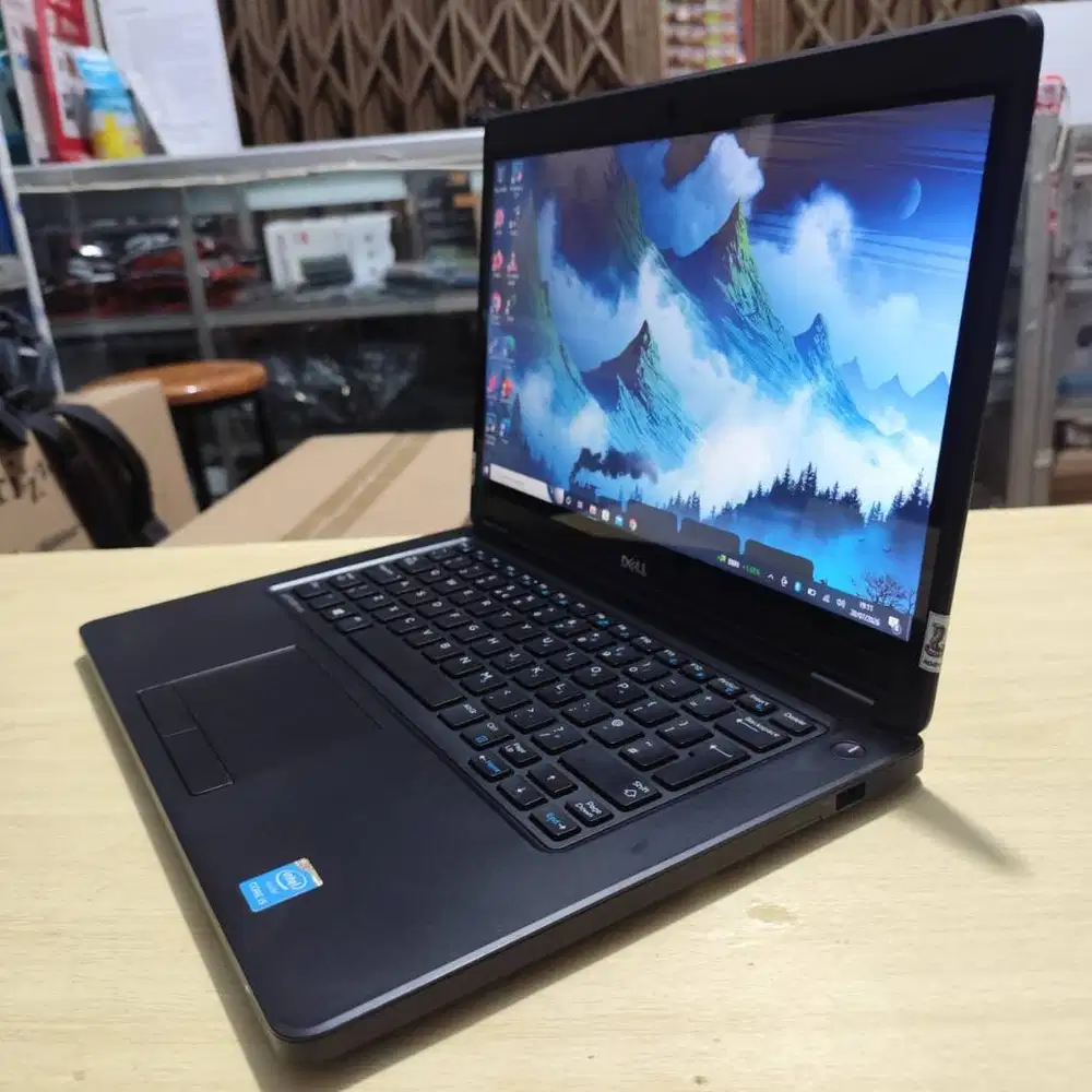 Laptop Dell Intel Core i5 Touchscreen layar sentuh Mulus Normal