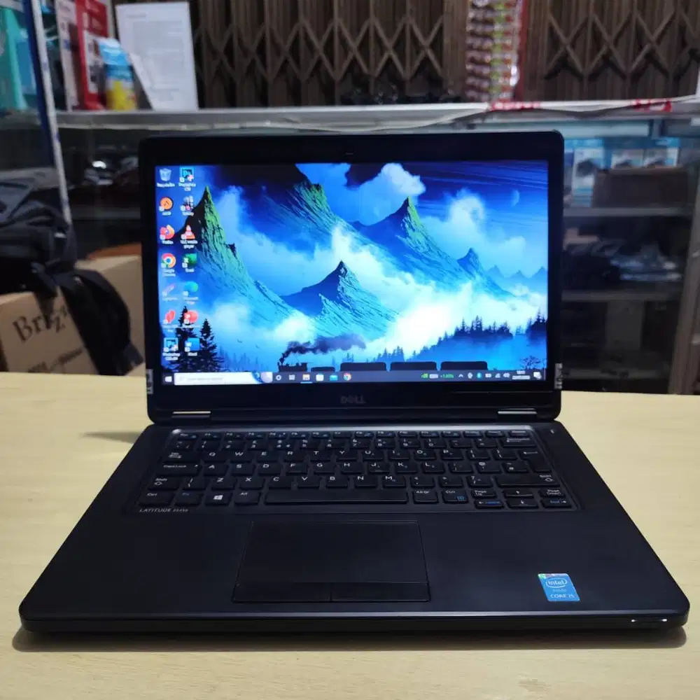 Laptop Dell Intel Core i5 Touchscreen layar sentuh Mulus Normal