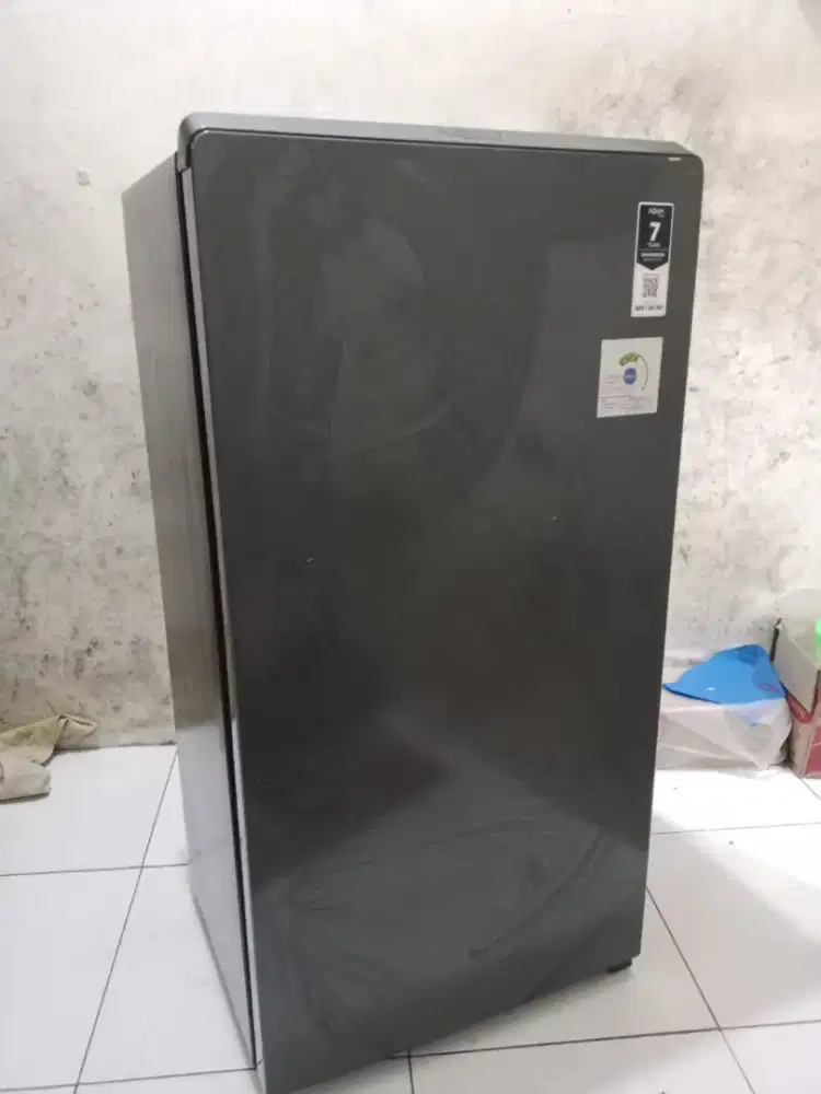 Dijual cepat kulkas aqua 1 pintu