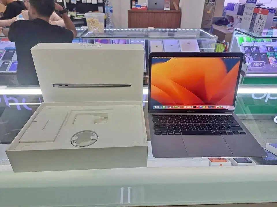 Second Macbook Air M1 13 Inch 8/256GB SSD Space Gray IBOX ON 6 Juli
