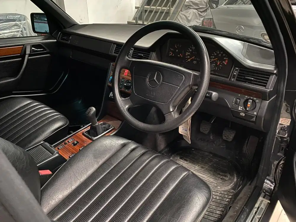 Simpanan collector Mercy W124 E220 MT 1994 Boxer